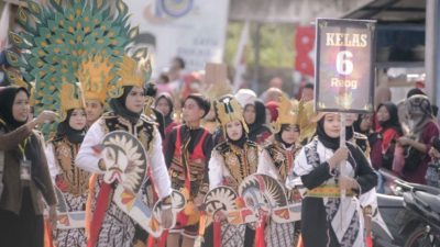Semaraknya Madrasah Costume Carnival MI GUPPI Jatimalang Pacitan