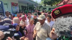 Disambut Histeris Warga, Prabowo ke Pacitan dan Bagikan Ratusan Sepeda Motor Trail untuk Babinsa