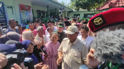 Disambut Histeris Warga, Prabowo ke Pacitan dan Bagikan Ratusan Sepeda Motor Trail untuk Babinsa